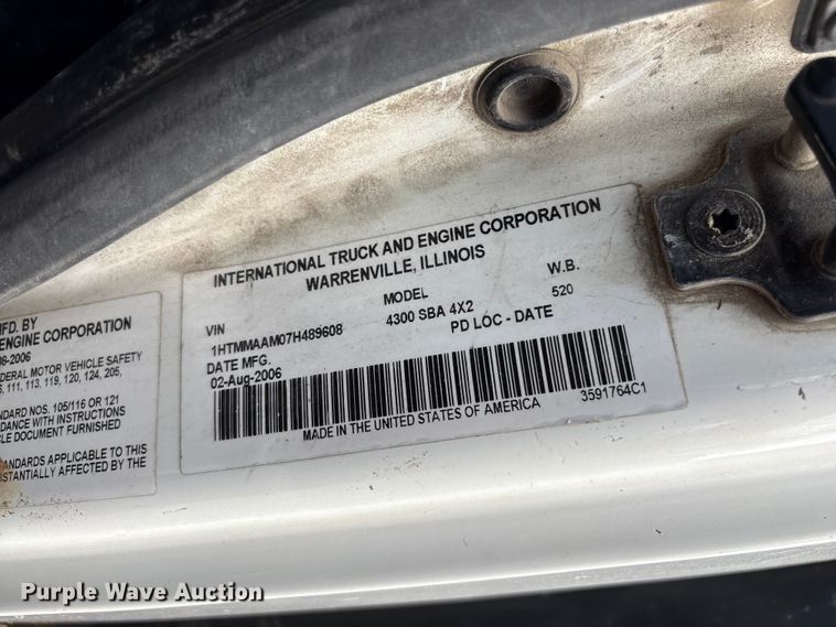 image for item EF1049 2007 International 4300 flatbed truck