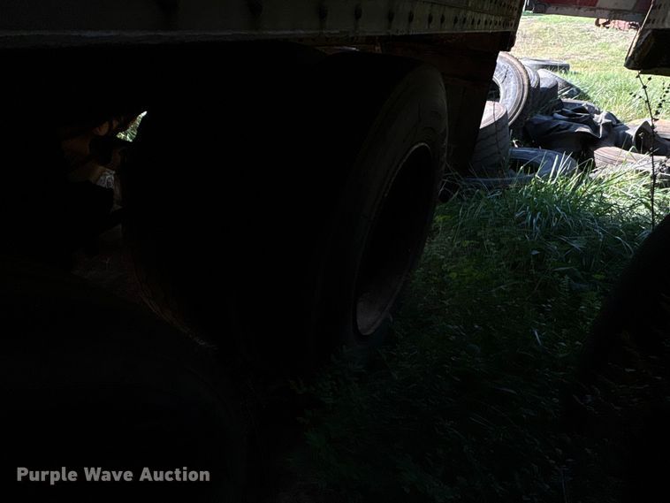 image for item EF1071 1984 Lufkin dry van trailer