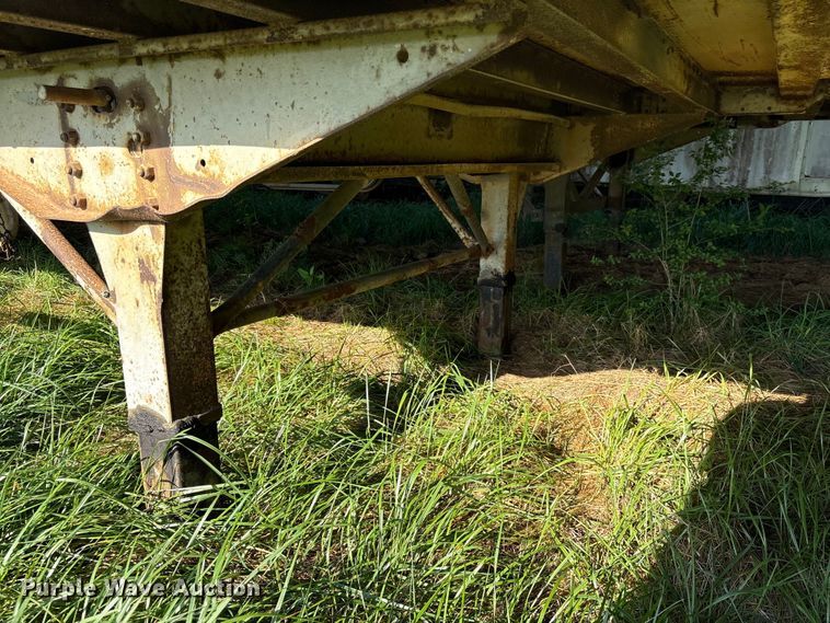 image for item EF1071 1984 Lufkin dry van trailer