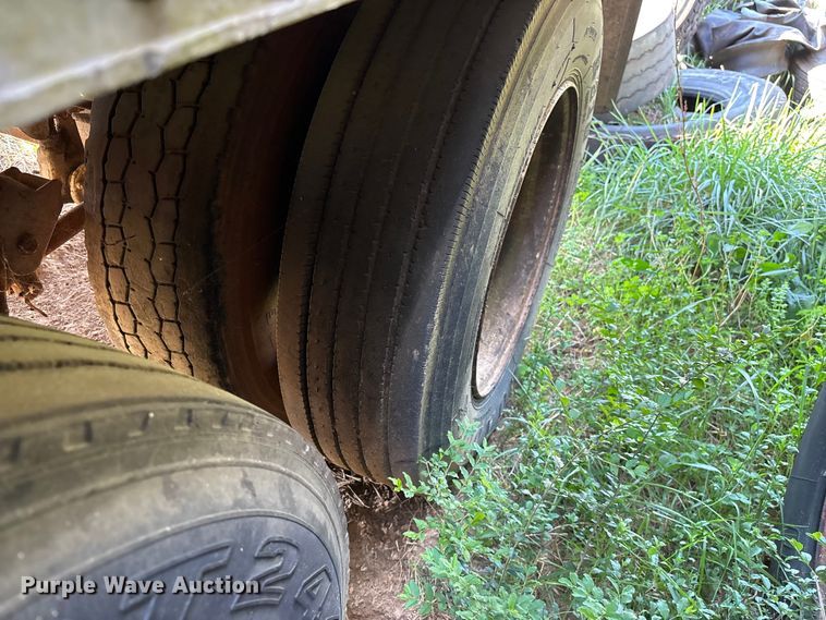 image for item EF1071 1984 Lufkin dry van trailer
