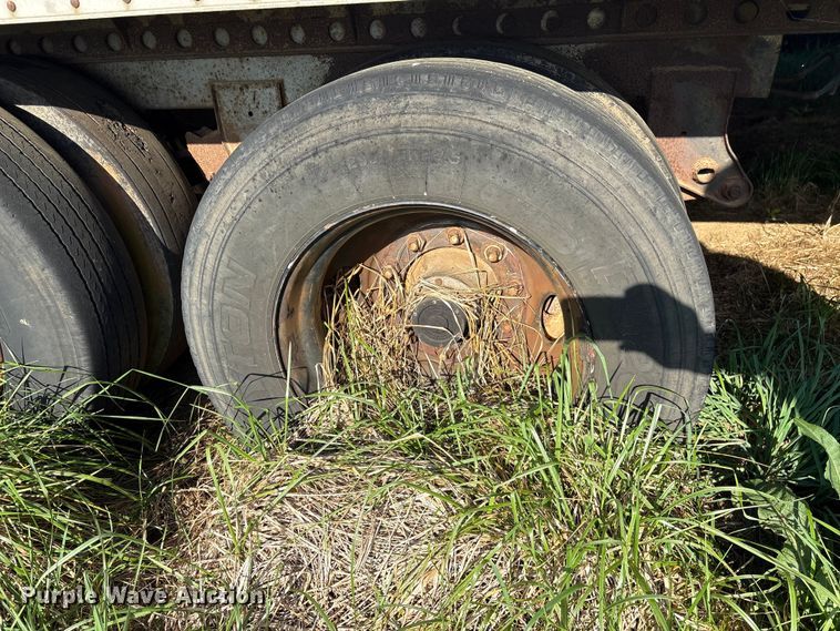 image for item EF1071 1984 Lufkin dry van trailer