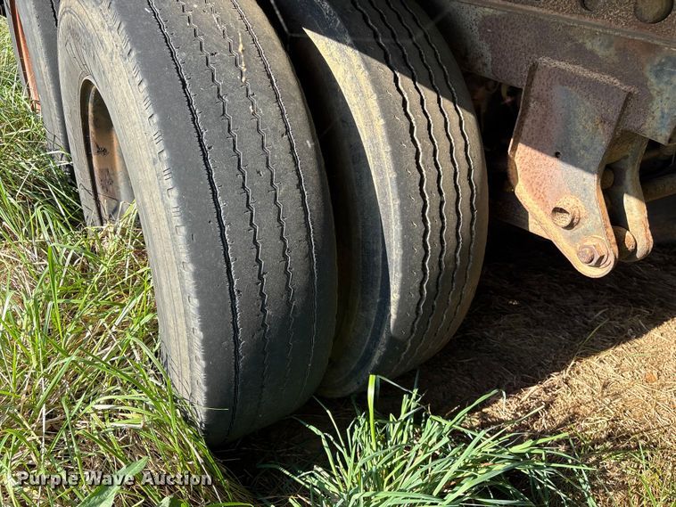 image for item EF1071 1984 Lufkin dry van trailer