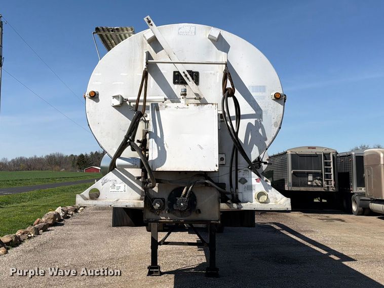 image for item EF2468 2004 Warren Manufacturing, Inc. feed delivery trailer