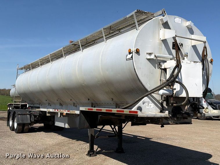 image for item EF2468 2004 Warren Manufacturing, Inc. feed delivery trailer