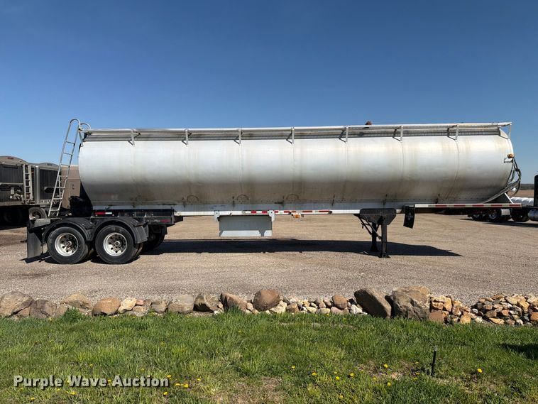 image for item EF2468 2004 Warren Manufacturing, Inc. feed delivery trailer