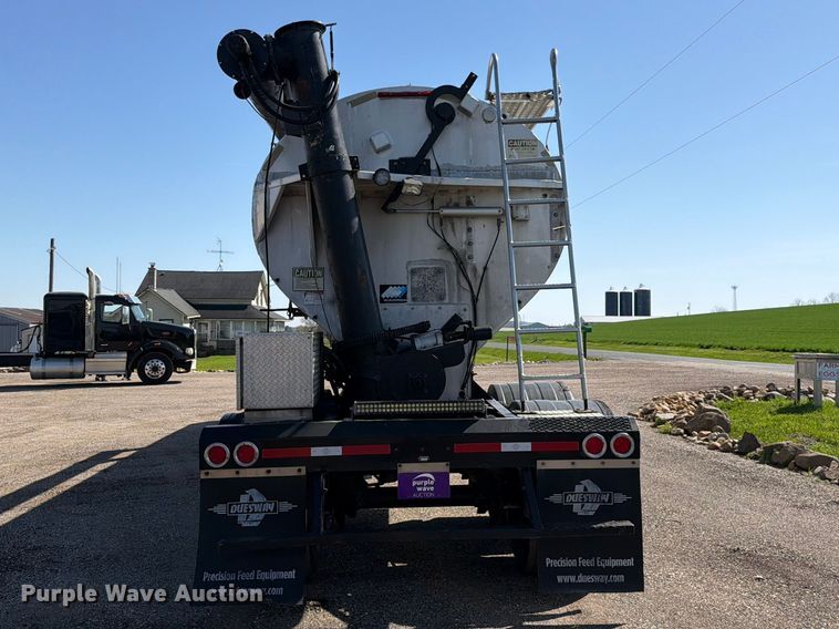 image for item EF2468 2004 Warren Manufacturing, Inc. feed delivery trailer