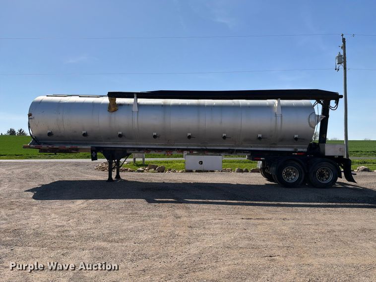 image for item EF2468 2004 Warren Manufacturing, Inc. feed delivery trailer