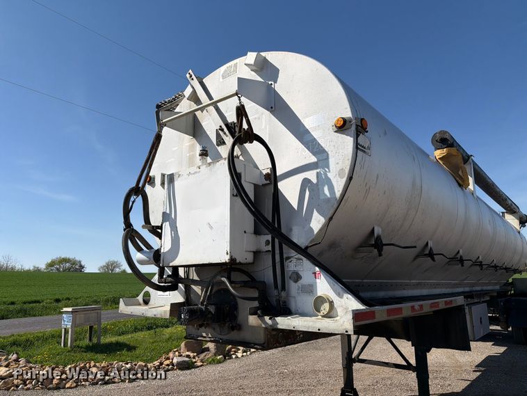 image for item EF2468 2004 Warren Manufacturing, Inc. feed delivery trailer