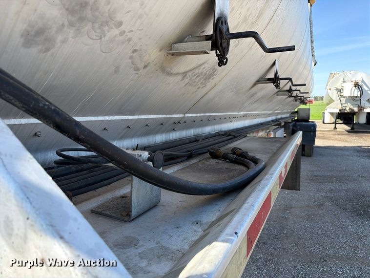 image for item EF2468 2004 Warren Manufacturing, Inc. feed delivery trailer