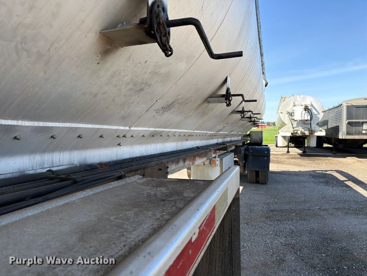 image for item EF2468 2004 Warren Manufacturing, Inc. feed delivery trailer
