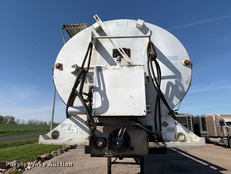 image for item EF2468 2004 Warren Manufacturing, Inc. feed delivery trailer