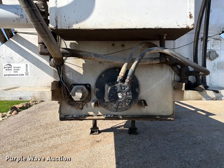 image for item EF2468 2004 Warren Manufacturing, Inc. feed delivery trailer