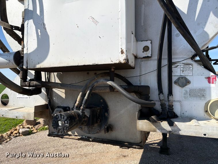 image for item EF2468 2004 Warren Manufacturing, Inc. feed delivery trailer