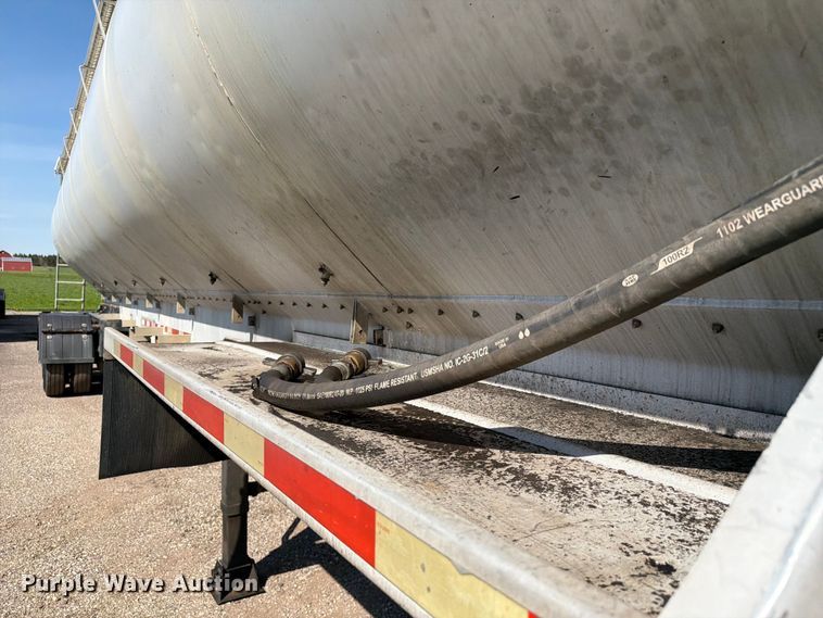 image for item EF2468 2004 Warren Manufacturing, Inc. feed delivery trailer