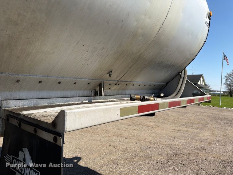 image for item EF2468 2004 Warren Manufacturing, Inc. feed delivery trailer