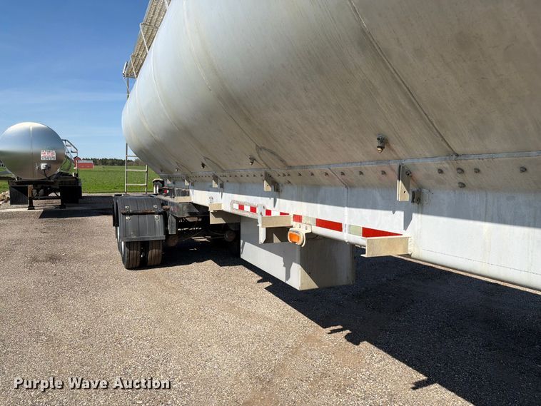 image for item EF2468 2004 Warren Manufacturing, Inc. feed delivery trailer