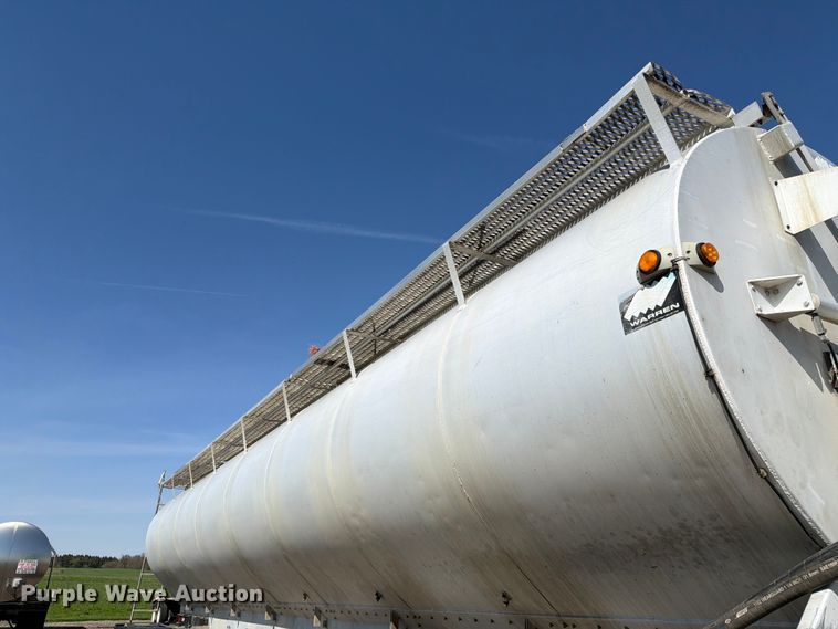 image for item EF2468 2004 Warren Manufacturing, Inc. feed delivery trailer