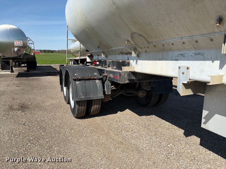 image for item EF2468 2004 Warren Manufacturing, Inc. feed delivery trailer