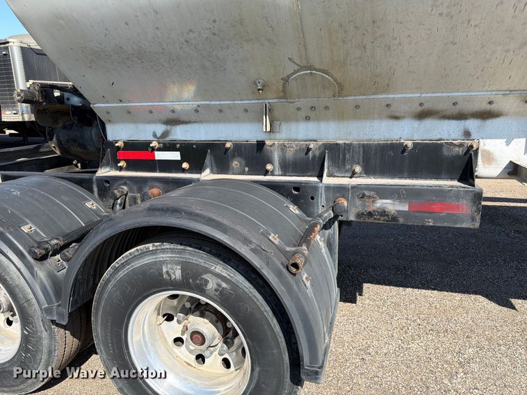 image for item EF2468 2004 Warren Manufacturing, Inc. feed delivery trailer