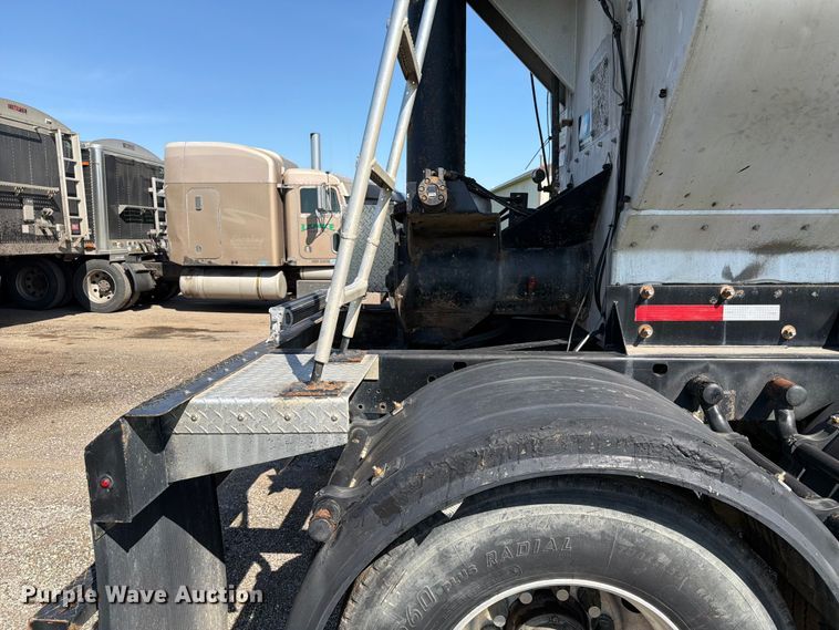 image for item EF2468 2004 Warren Manufacturing, Inc. feed delivery trailer