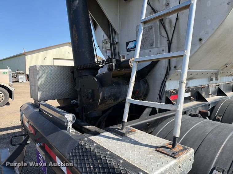 image for item EF2468 2004 Warren Manufacturing, Inc. feed delivery trailer