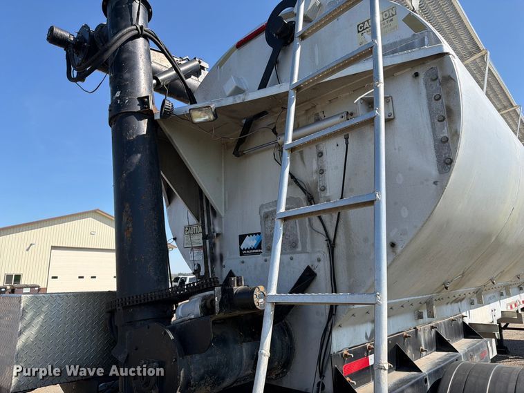 image for item EF2468 2004 Warren Manufacturing, Inc. feed delivery trailer