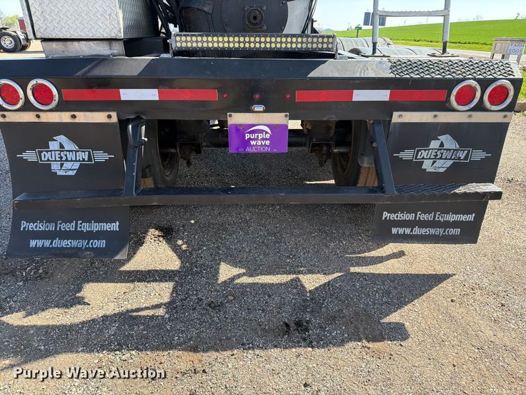 image for item EF2468 2004 Warren Manufacturing, Inc. feed delivery trailer