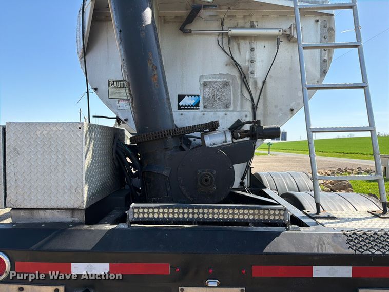 image for item EF2468 2004 Warren Manufacturing, Inc. feed delivery trailer