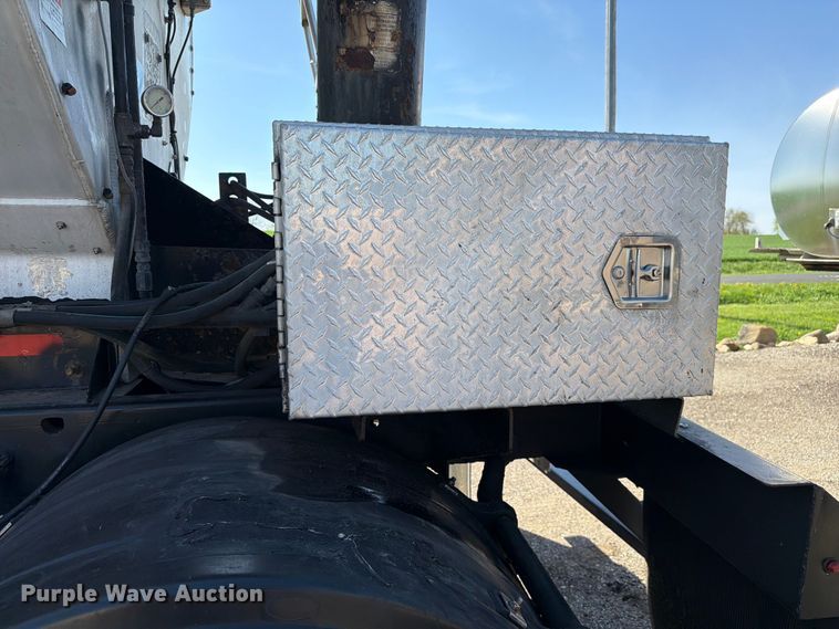 image for item EF2468 2004 Warren Manufacturing, Inc. feed delivery trailer
