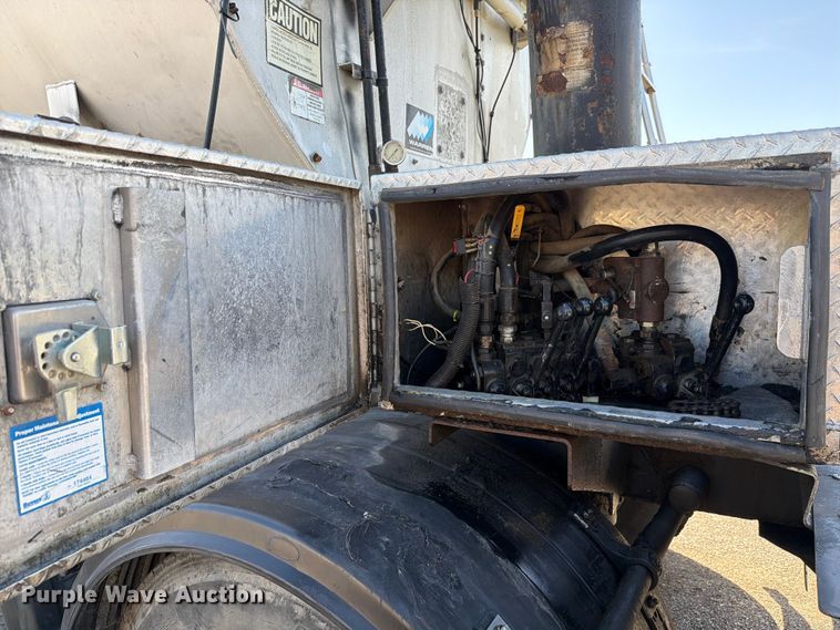 image for item EF2468 2004 Warren Manufacturing, Inc. feed delivery trailer