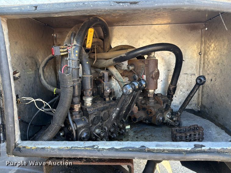 image for item EF2468 2004 Warren Manufacturing, Inc. feed delivery trailer