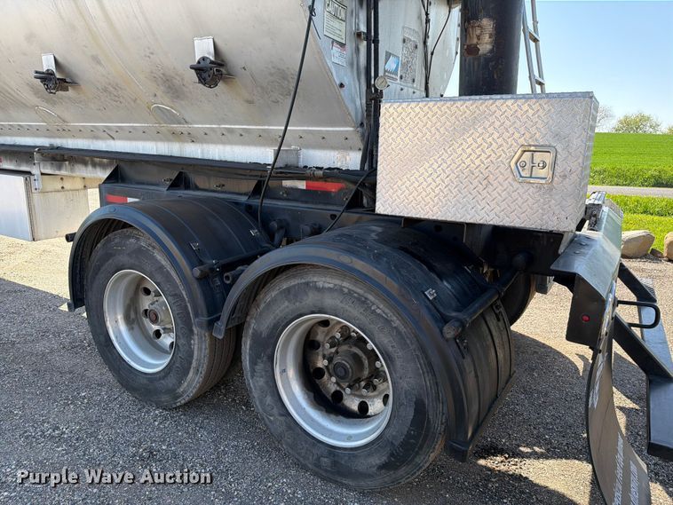 image for item EF2468 2004 Warren Manufacturing, Inc. feed delivery trailer