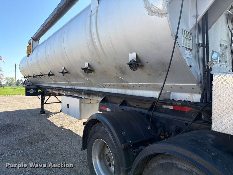 image for item EF2468 2004 Warren Manufacturing, Inc. feed delivery trailer