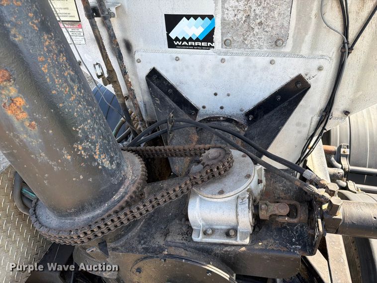 image for item EF2468 2004 Warren Manufacturing, Inc. feed delivery trailer