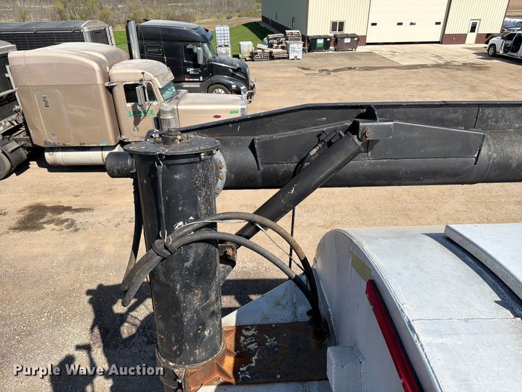 image for item EF2468 2004 Warren Manufacturing, Inc. feed delivery trailer