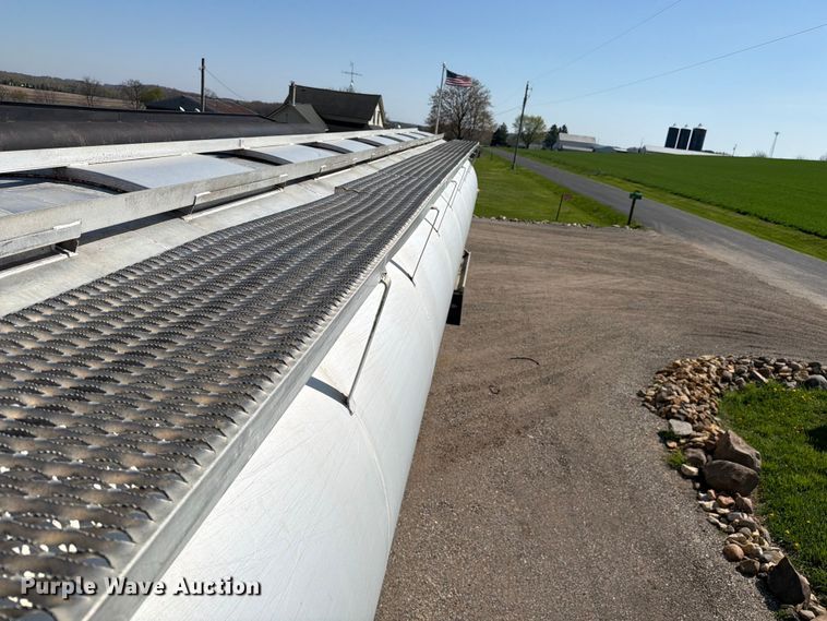 image for item EF2468 2004 Warren Manufacturing, Inc. feed delivery trailer
