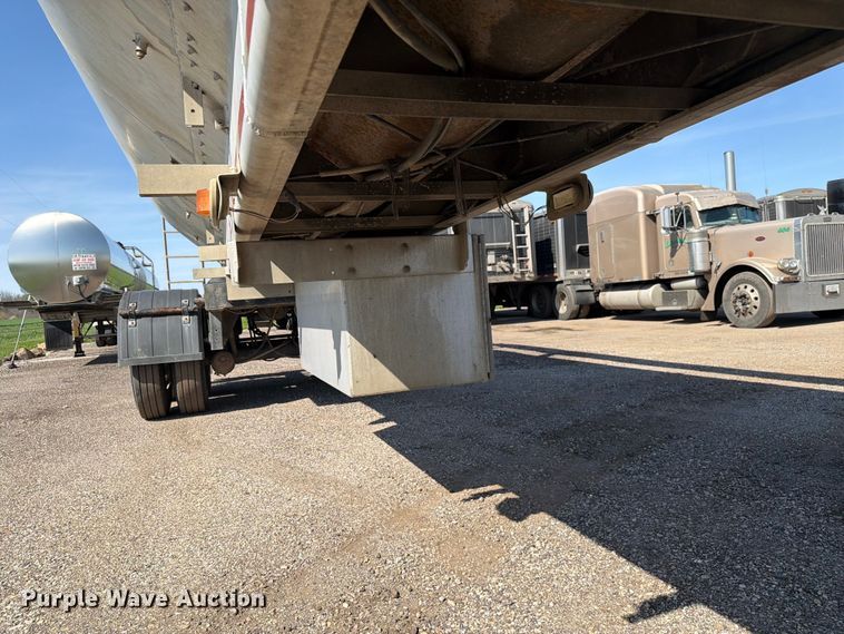 image for item EF2468 2004 Warren Manufacturing, Inc. feed delivery trailer