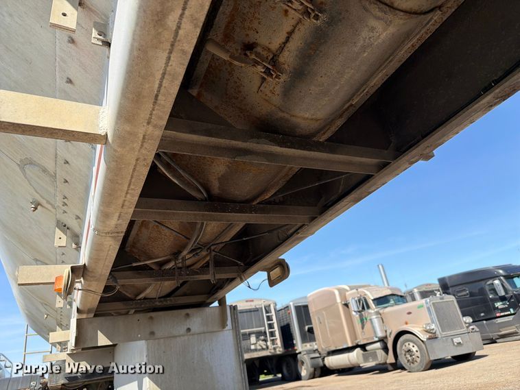 image for item EF2468 2004 Warren Manufacturing, Inc. feed delivery trailer