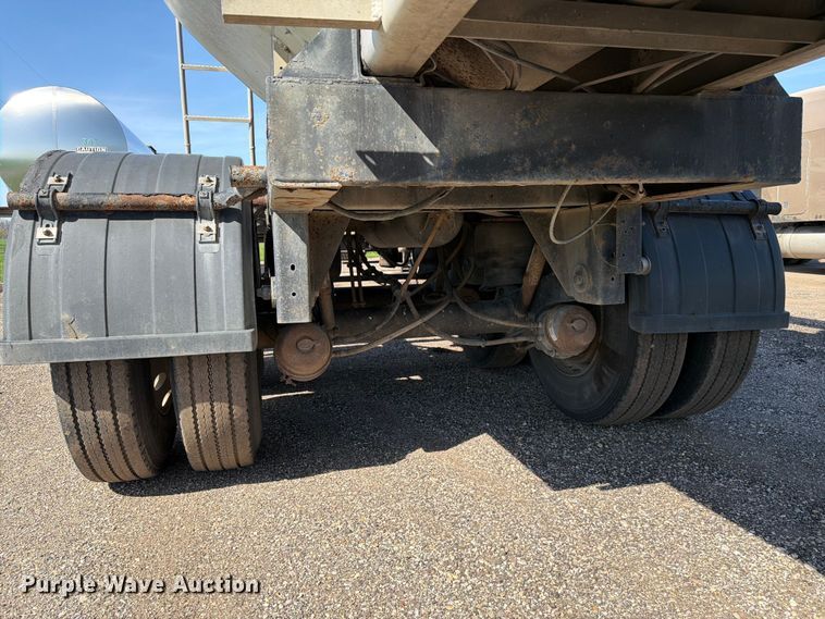 image for item EF2468 2004 Warren Manufacturing, Inc. feed delivery trailer