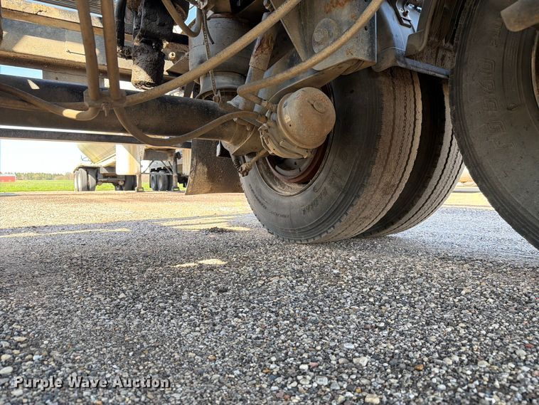 image for item EF2468 2004 Warren Manufacturing, Inc. feed delivery trailer