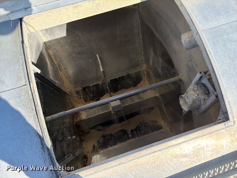 image for item EF2468 2004 Warren Manufacturing, Inc. feed delivery trailer