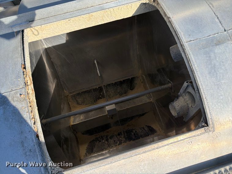 image for item EF2468 2004 Warren Manufacturing, Inc. feed delivery trailer