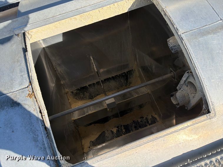 image for item EF2468 2004 Warren Manufacturing, Inc. feed delivery trailer