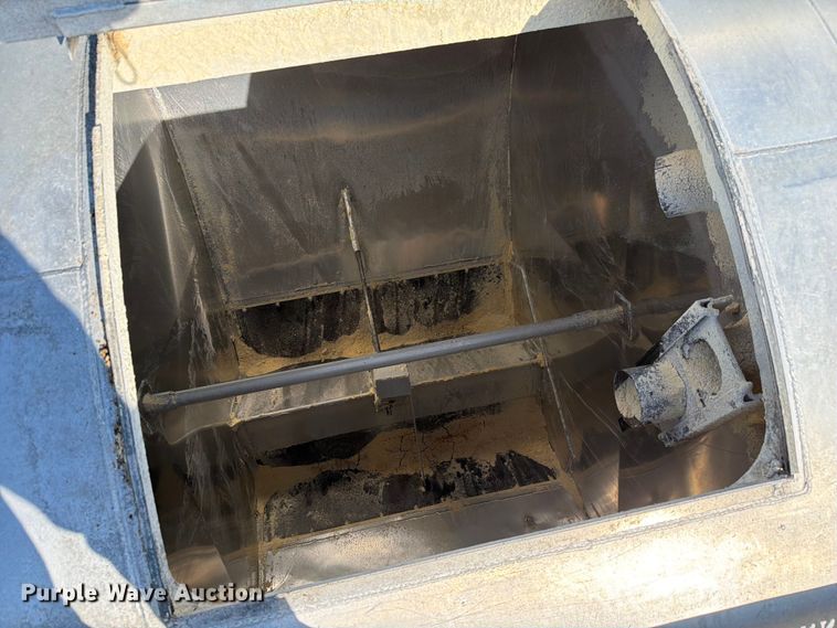 image for item EF2468 2004 Warren Manufacturing, Inc. feed delivery trailer