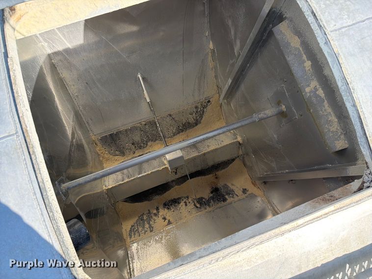 image for item EF2468 2004 Warren Manufacturing, Inc. feed delivery trailer