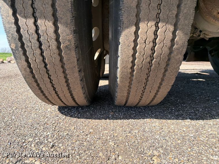 image for item EF2468 2004 Warren Manufacturing, Inc. feed delivery trailer