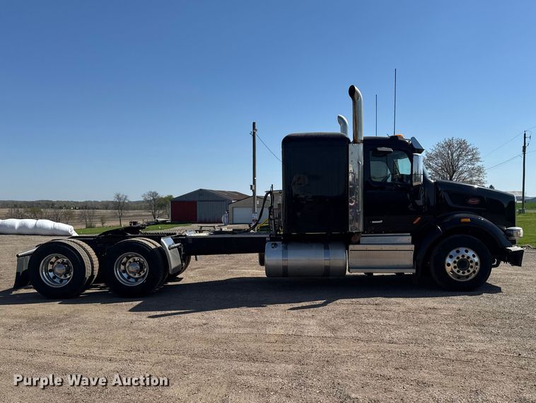 image for item EF2469 2018 Peterbilt 567 semi truck