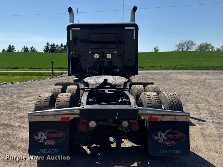 image for item EF2469 2018 Peterbilt 567 semi truck