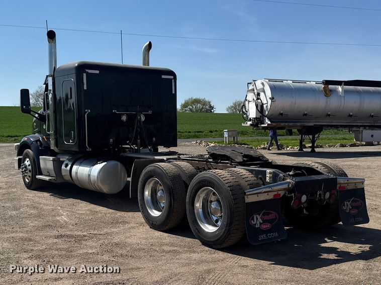 image for item EF2469 2018 Peterbilt 567 semi truck