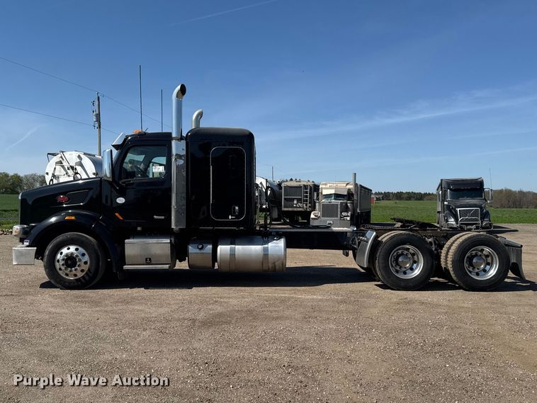 image for item EF2469 2018 Peterbilt 567 semi truck